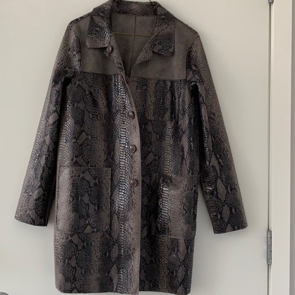 Guess by Marciano “Nessa “Snake Print Coat - Picture 5 of 8